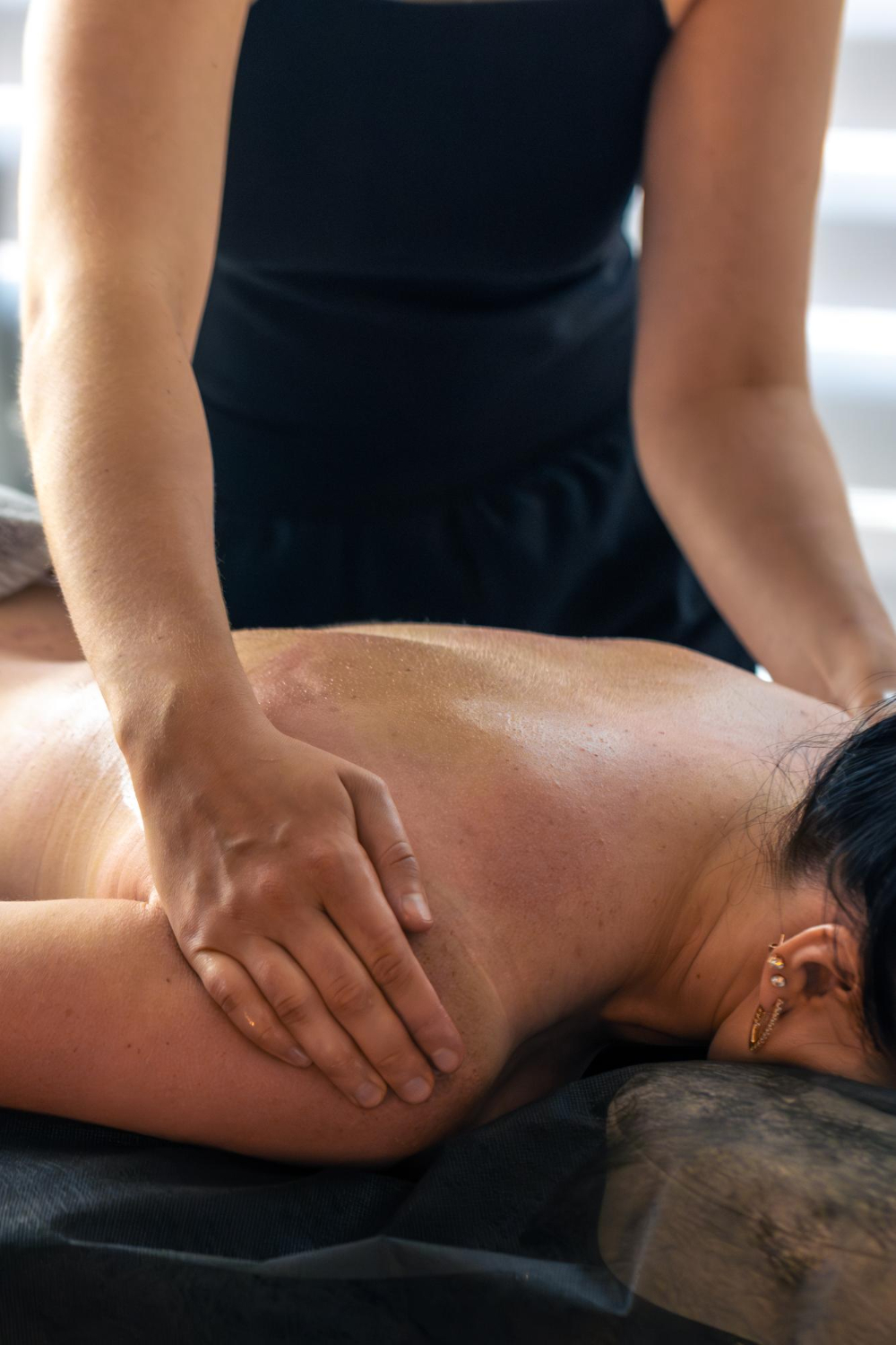 Ayurvedic Abhyanga shoulder to toe oil massage experience